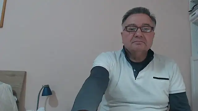 Snapshot of YOU6me chatting on 02-14-25, 02:44 YOU6me online show from 02-14-25, 02:44