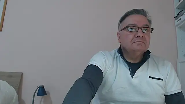 Snapshot of YOU6me chatting on 02-15-25, 02:33 YOU6me online show from 02-15-25, 02:33