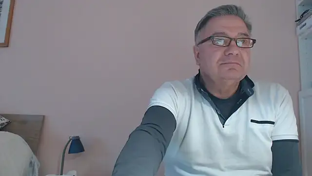 Snapshot of YOU6me chatting on 02-16-25, 03:05 YOU6me online show from 02-16-25, 03:05