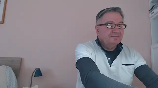 Snapshot of YOU6me chatting on 02-17-25, 09:24 YOU6me online show from 02-17-25, 09:24