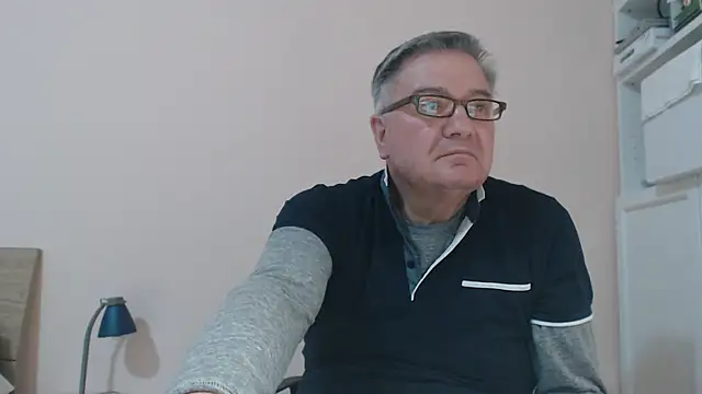 Snapshot of YOU6me chatting on 02-22-25, 10:40 YOU6me online show from 02-22-25, 10:40