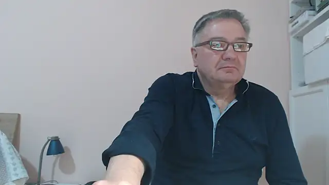 Snapshot of YOU6me chatting on 02-22-25, 10:20 YOU6me online show from 02-22-25, 10:20