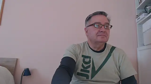 Snapshot of YOU6me chatting on 02-26-25, 10:26 YOU6me online show from 02-26-25, 10:26