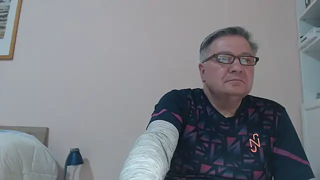 Snapshot of YOU6me chatting on 03-13-25, 05:18 YOU6me online show from 03-13-25, 05:18