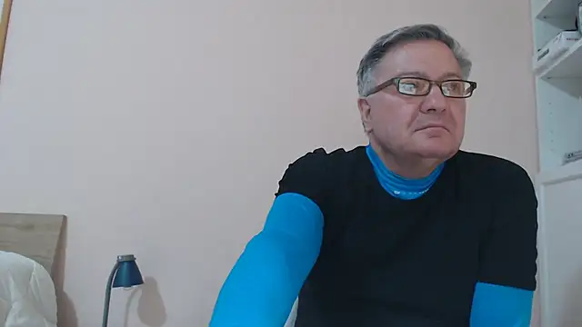 Snapshot of YOU6me chatting on 03-19-25, 06:44 YOU6me online show from 03-19-25, 06:44