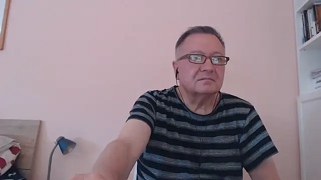 Snapshot of YOU6me chatting on 09-15-25, 09:53 YOU6me online show from 09-15-25, 09:53