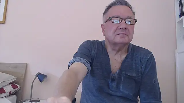 Snapshot of YOU6me chatting on 09-19-25, 06:48 YOU6me online show from 09-19-25, 06:48