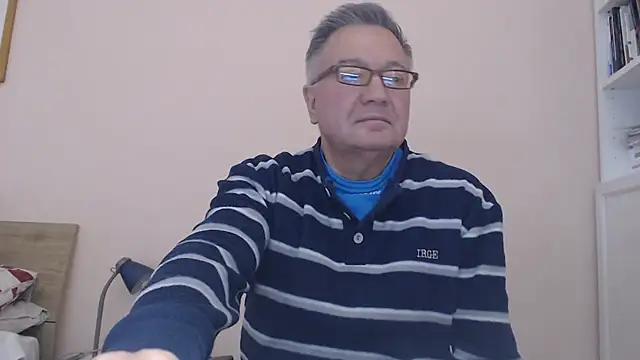 Snapshot of YOU6me chatting on 10-01-25, 02:12 YOU6me online show from 10-01-25, 02:12