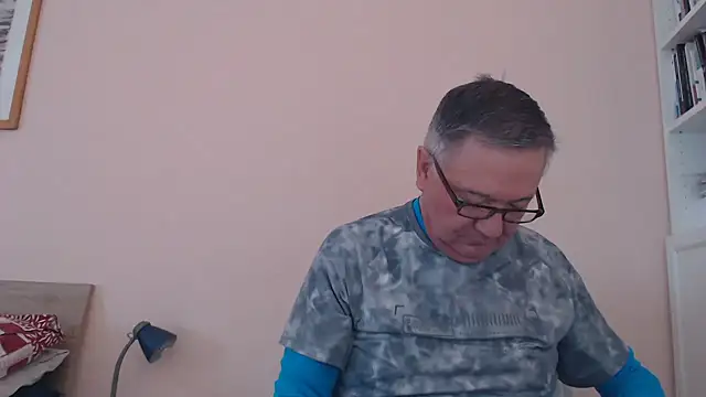 Snapshot of YOU6me chatting on 10-03-25, 08:44 YOU6me online show from 10-03-25, 08:44