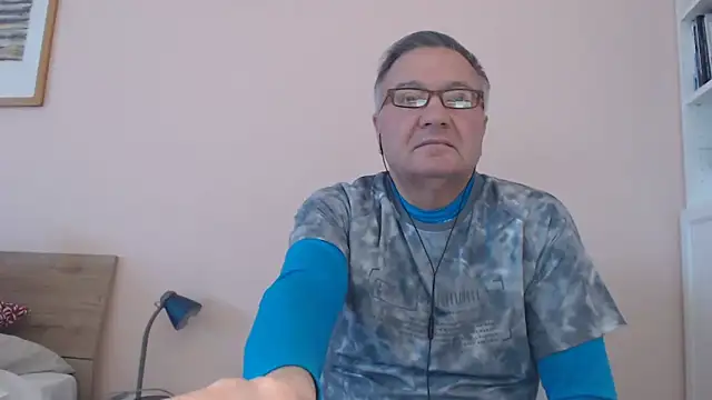 Snapshot of YOU6me chatting on 10-04-25, 02:37 YOU6me online show from 10-04-25, 02:37