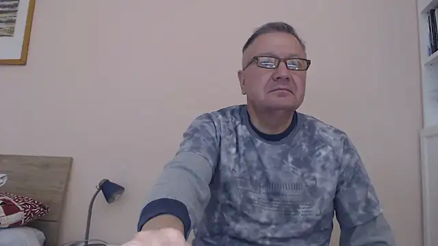 Snapshot of YOU6me chatting on 10-05-25, 04:05 YOU6me online show from 10-05-25, 04:05