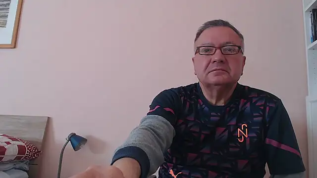 Snapshot of YOU6me chatting on 10-10-25, 08:46 YOU6me online show from 10-10-25, 08:46