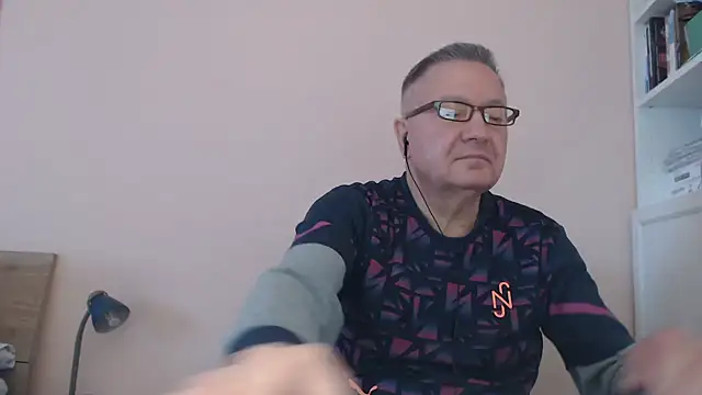 Snapshot of YOU6me chatting on 10-11-25, 01:20 YOU6me online show from 10-11-25, 01:20