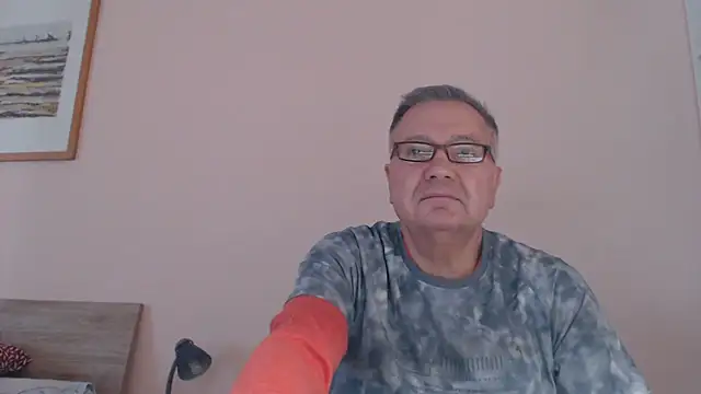 Snapshot of YOU6me chatting on 10-15-25, 10:37 YOU6me online show from 10-15-25, 10:37