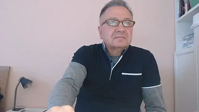 Snapshot of YOU6me chatting on 10-21-25, 02:51 YOU6me online show from 10-21-25, 02:51