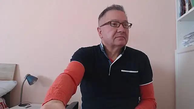 Snapshot of YOU6me chatting on 10-22-25, 08:36 YOU6me online show from 10-22-25, 08:36