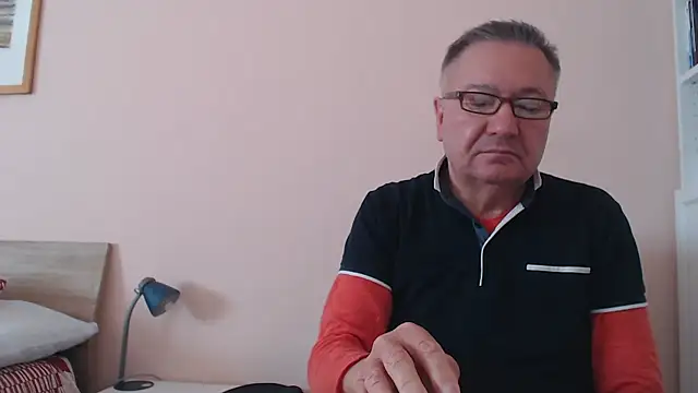 Snapshot of YOU6me chatting on 10-24-25, 08:00 YOU6me online show from 10-24-25, 08:00