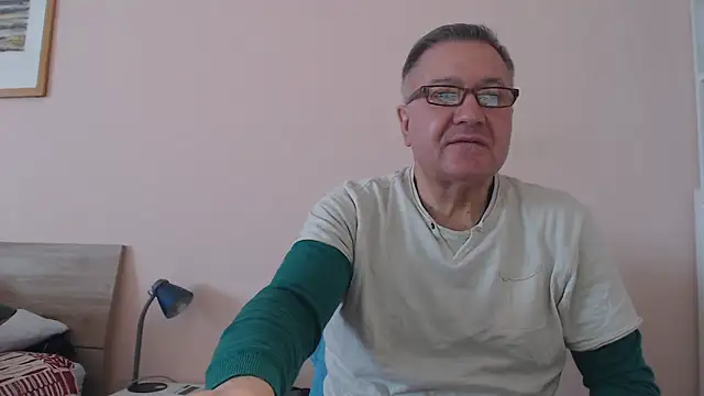 Snapshot of YOU6me chatting on 10-25-25, 09:06 YOU6me online show from 10-25-25, 09:06