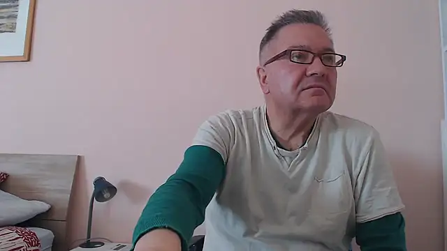 Snapshot of YOU6me chatting on 10-26-25, 09:59 YOU6me online show from 10-26-25, 09:59