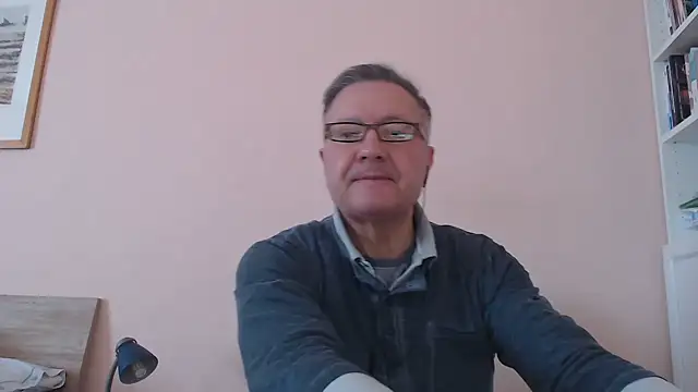 Snapshot of YOU6me chatting on 11-05-25, 11:21 YOU6me online show from 11-05-25, 11:21