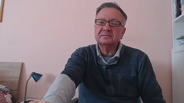 Snapshot of YOU6me chatting on 11-06-25, 10:05 YOU6me online show from 11-06-25, 10:05