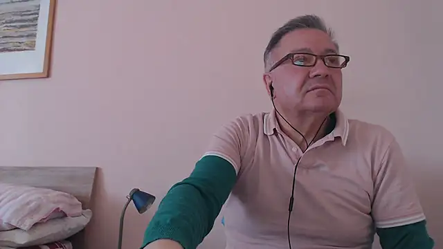 Snapshot of YOU6me chatting on 11-15-25, 10:34 YOU6me online show from 11-15-25, 10:34