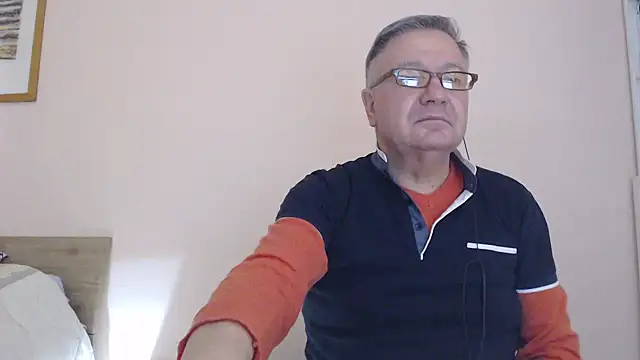 Snapshot of YOU6me chatting on 11-21-25, 05:22 YOU6me online show from 11-21-25, 05:22