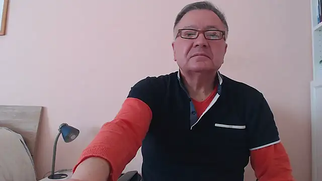 Snapshot of YOU6me chatting on 11-22-25, 09:41 YOU6me online show from 11-22-25, 09:41