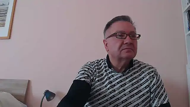 Snapshot of YOU6me chatting on 11-23-25, 08:58 YOU6me online show from 11-23-25, 08:58