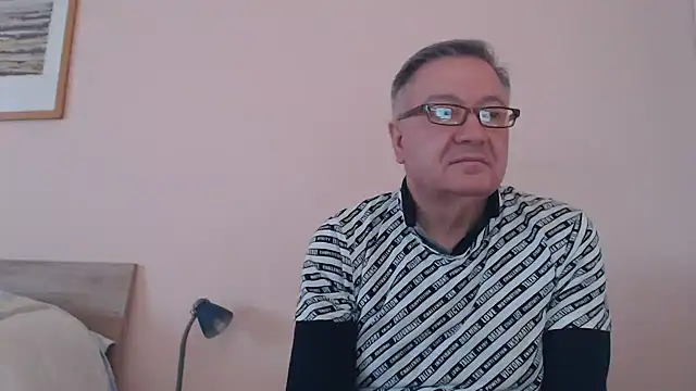 Snapshot of YOU6me chatting on 11-24-25, 08:36 YOU6me online show from 11-24-25, 08:36