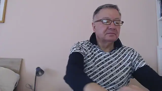 Snapshot of YOU6me chatting on 11-25-25, 08:58 YOU6me online show from 11-25-25, 08:58