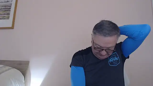 Snapshot of YOU6me chatting on 11-27-25, 02:41 YOU6me online show from 11-27-25, 02:41