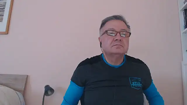 Snapshot of YOU6me chatting on 11-28-25, 09:45 YOU6me online show from 11-28-25, 09:45