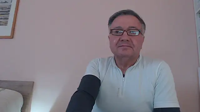 Snapshot of YOU6me chatting on 12-01-25, 02:11 YOU6me online show from 12-01-25, 02:11