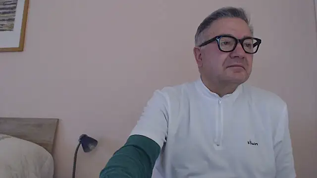 Snapshot of YOU6me chatting on 12-04-25, 08:45 YOU6me online show from 12-04-25, 08:45