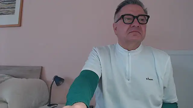 Snapshot of YOU6me chatting on 12-05-25, 08:12 YOU6me online show from 12-05-25, 08:12