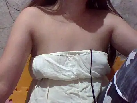 Snapshot of Beatrice143 chatting on 10-15-25, 07:03 Beatrice143 online show from 10-15-25, 07:03