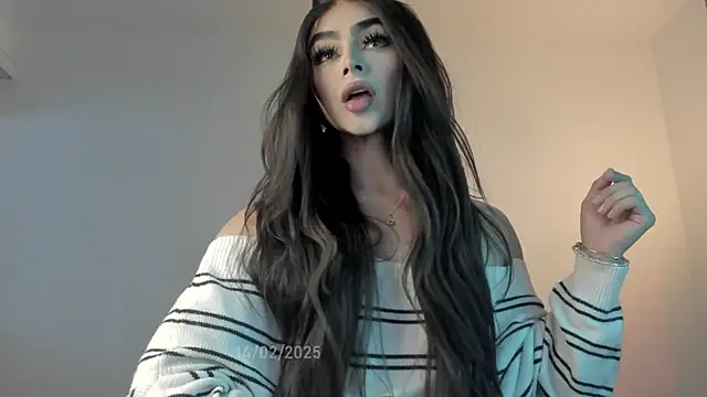 Snapshot of sweetest_bella chatting on 02-14-25, 08:48 sweetest bella online show from 02-14-25, 08:48