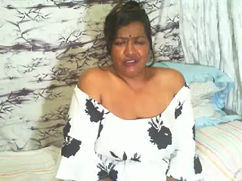 Snapshot of Mammabear_4u chatting on 02-02-25, 07:46 Mammabear 4u online show from 02-02-25, 07:46