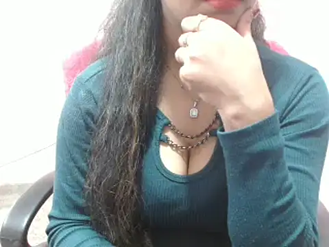 LovingPihu online show from 02-06-25, 11:43