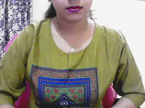 Snapshot of LovingPihu chatting on 05-05-26, 05:48 LovingPihu online show from 05-05-26, 05:48