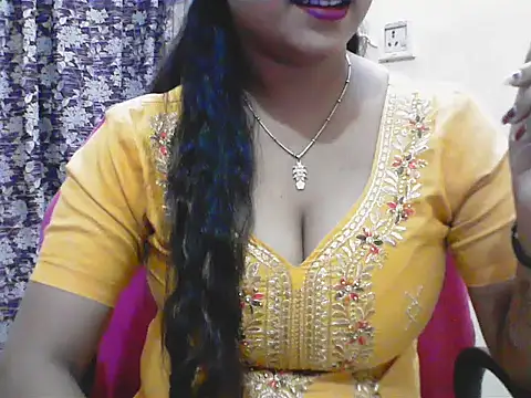 Snapshot of LovingPihu chatting on 05-07-26, 05:46 LovingPihu online show from 05-07-26, 05:46