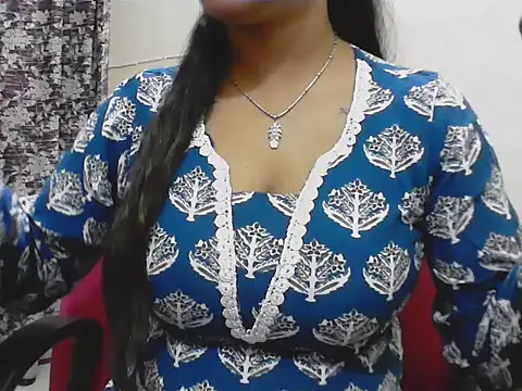 Snapshot of LovingPihu chatting on 05-08-26, 05:13 LovingPihu online show from 05-08-26, 05:13