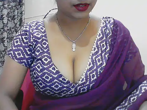 Snapshot of LovingPihu chatting on 05-10-26, 06:18 LovingPihu online show from 05-10-26, 06:18