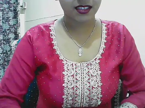 Snapshot of LovingPihu chatting on 05-12-26, 05:37 LovingPihu online show from 05-12-26, 05:37