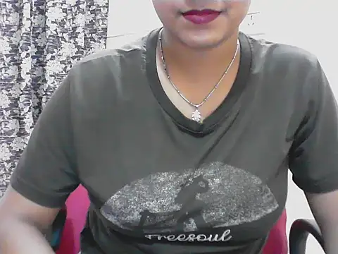 Snapshot of LovingPihu chatting on 05-17-26, 05:38 LovingPihu online show from 05-17-26, 05:38