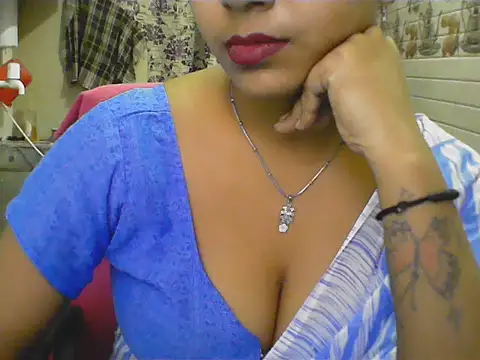 Snapshot of LovingPihu chatting on 05-27-26, 06:10 LovingPihu online show from 05-27-26, 06:10