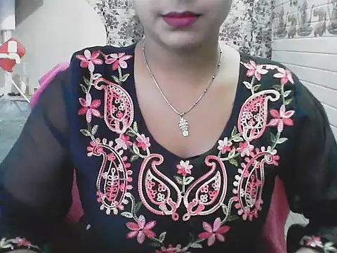 Snapshot of LovingPihu chatting on 05-30-26, 05:26 LovingPihu online show from 05-30-26, 05:26