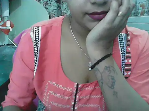 Snapshot of LovingPihu chatting on 06-01-26, 04:14 LovingPihu online show from 06-01-26, 04:14