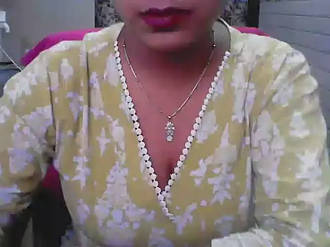 Snapshot of LovingPihu chatting on 06-05-26, 06:52 LovingPihu online show from 06-05-26, 06:52